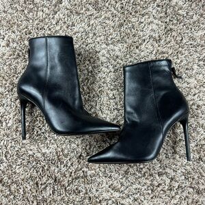 Steve Madden Via Boots in Black
